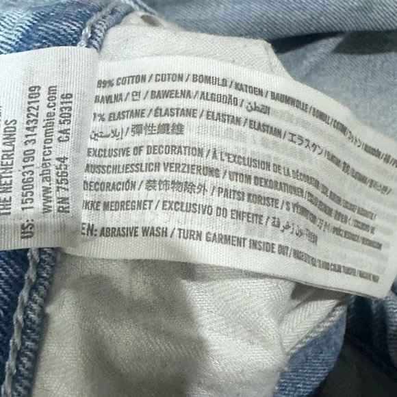 Abercrombie & Fitch Light Wash Zoe Natural Rise Ankle Straight Jeans - Picture 9 of 12